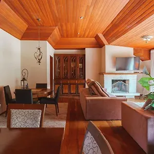 Apto Charmoso Com Lareira Próximo Ao Capivari Apartamento